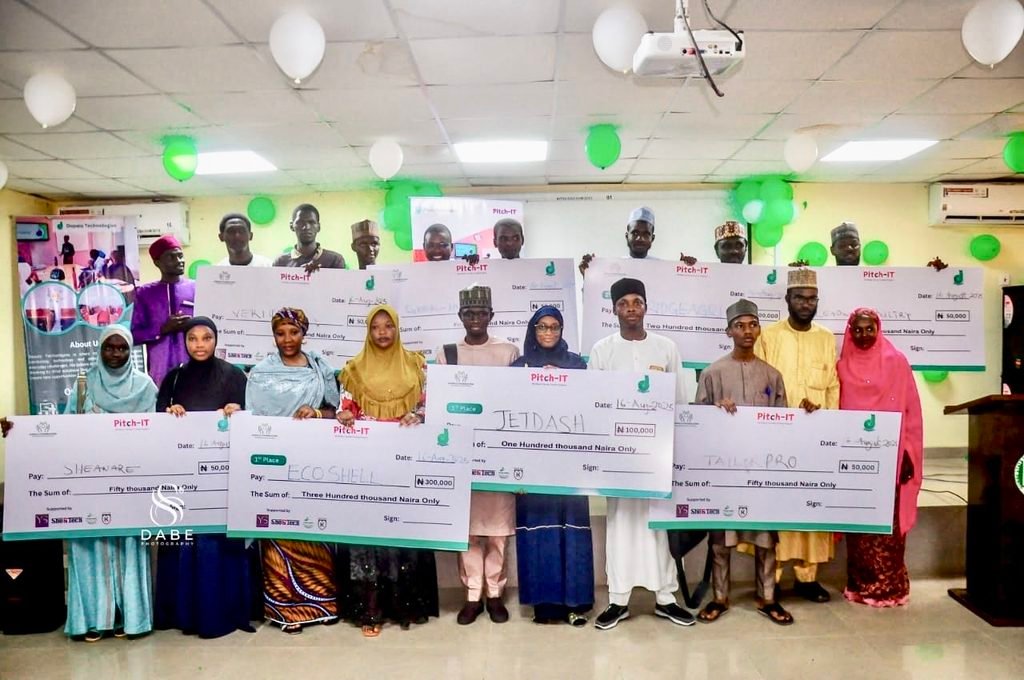 Pitch-IT Cohort 1 participants holding big cheques at the Demo day